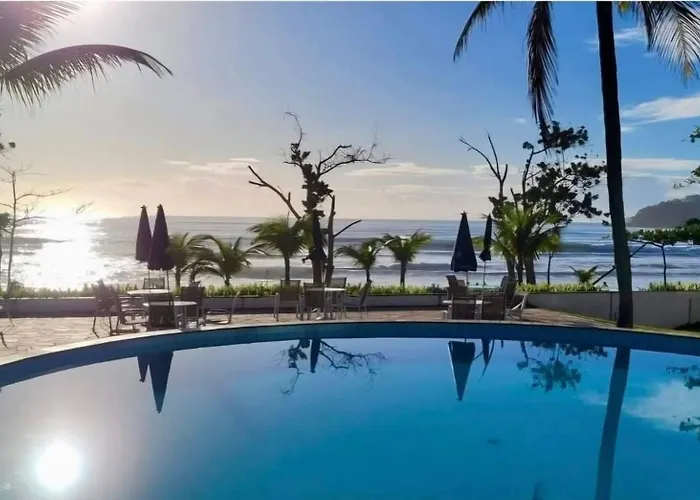 Excelente apartamento nr 317, 2dormitórios, Pé na Areia Praia das Toninhas com Piscina